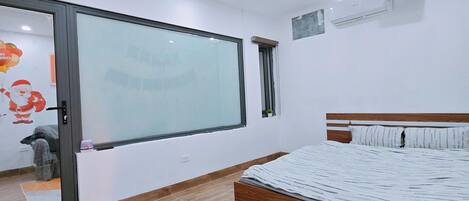 Sviitti | Työpöytä, kannettavalle tietokoneelle sopiva työtila, ilmainen Wi-Fi