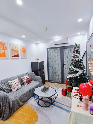 Suite | Desk, laptop workspace, free WiFi - Hey Home (Ha Noi)