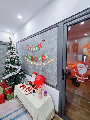 Suite | Desk, laptop workspace, free WiFi - Hey Home (Ha Noi)