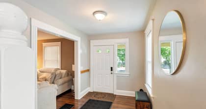3 bedroom -1 King,2 Queen House near Strong Memorial Hospital,Uni of Rochester