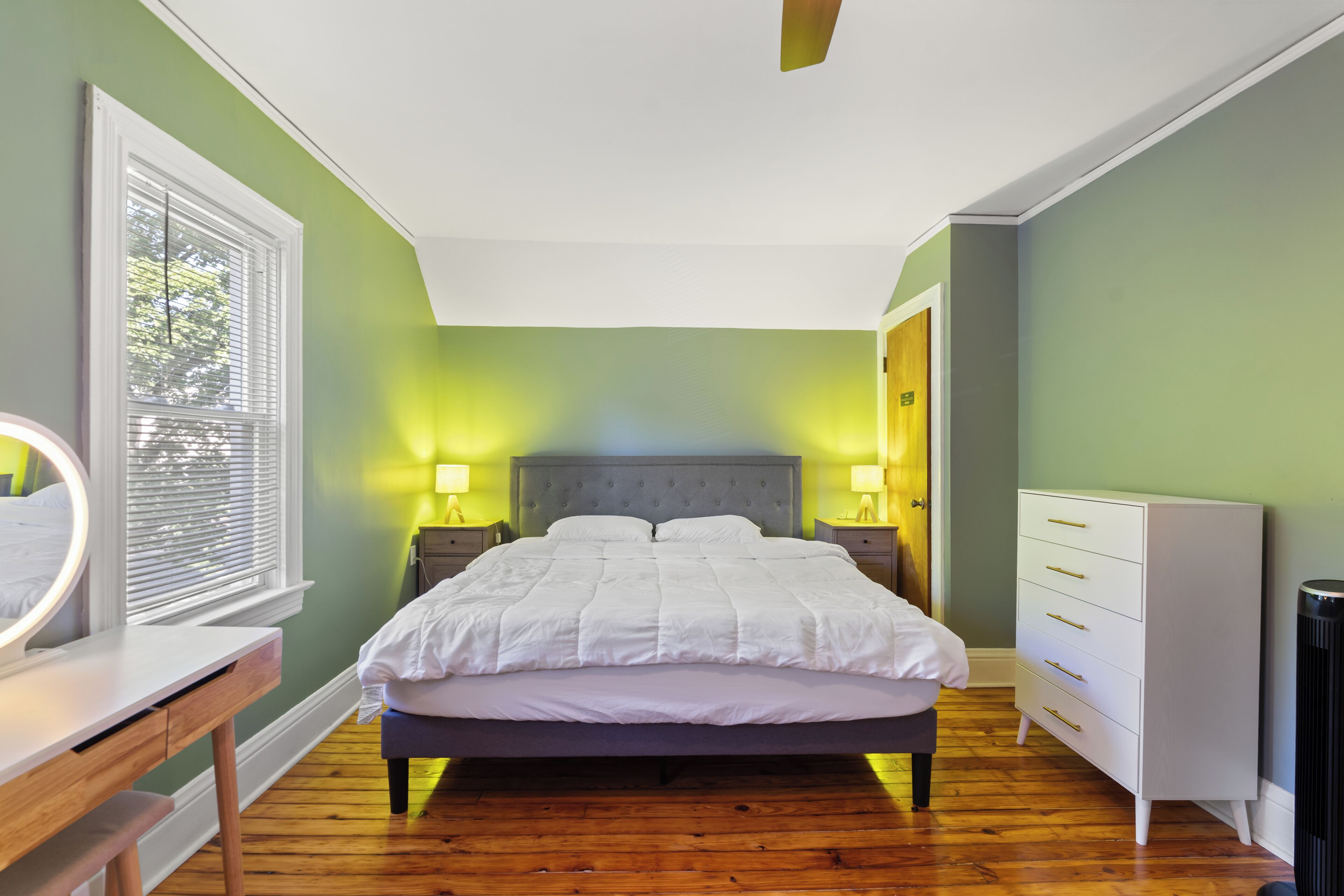 3 chambres, fer et planche à repasser, Wi-Fi, draps fournis