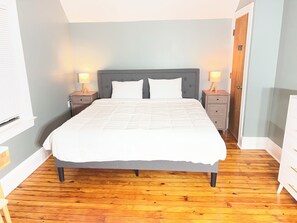 3 bedrooms, iron/ironing board, WiFi, bed sheets - 3 bed House  near Strong Memorial Hospital with King size bed and a garage (Rochester)