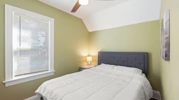 3 bedrooms, iron/ironing board, WiFi, bed sheets