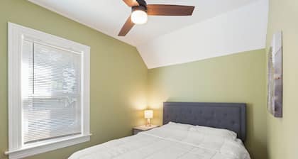3 bedroom -1 King,2 Queen House near Strong Memorial Hospital,Uni of Rochester
