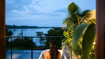 Suite Présidentielle, balcon, vue lac | Baignoire relaxante profonde