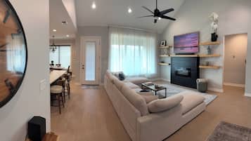 Smart TV, fireplace, stereo