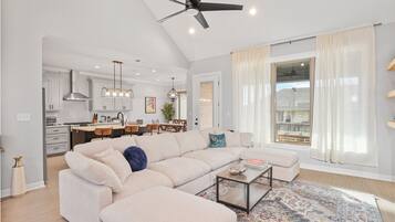 Smart TV, fireplace, stereo