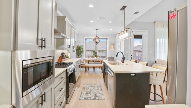 Private kitchen - Modern Comfort: Cozy 3BR Family Home in Longview! (Longview)