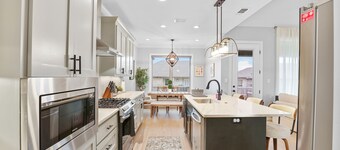 Modern Comfort: Cozy 3BR Family Home in Longview!