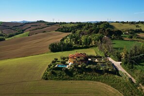 Exterior - Villa Candelara - Private villa, 6 bedrooms, pool, A/C, wifi, see, Marche (Candelara di Pesaro)