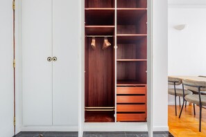 Interior - Blueground | Porte Dauphine, balcony, nr Parc (Paris)