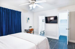 1 bedroom, desk, iron/ironing board, travel cot - 1BR W Alabama Montrose Sueño Apt 13, Med Center (Houston)