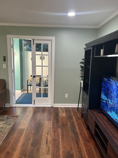 Elegant 2-BR condo Retreat/Patio, Coffee Bar and King Suite