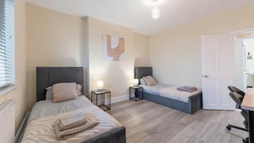 Silitysrauta/-lauta, ilmainen Wi-Fi, vuodevaatteet