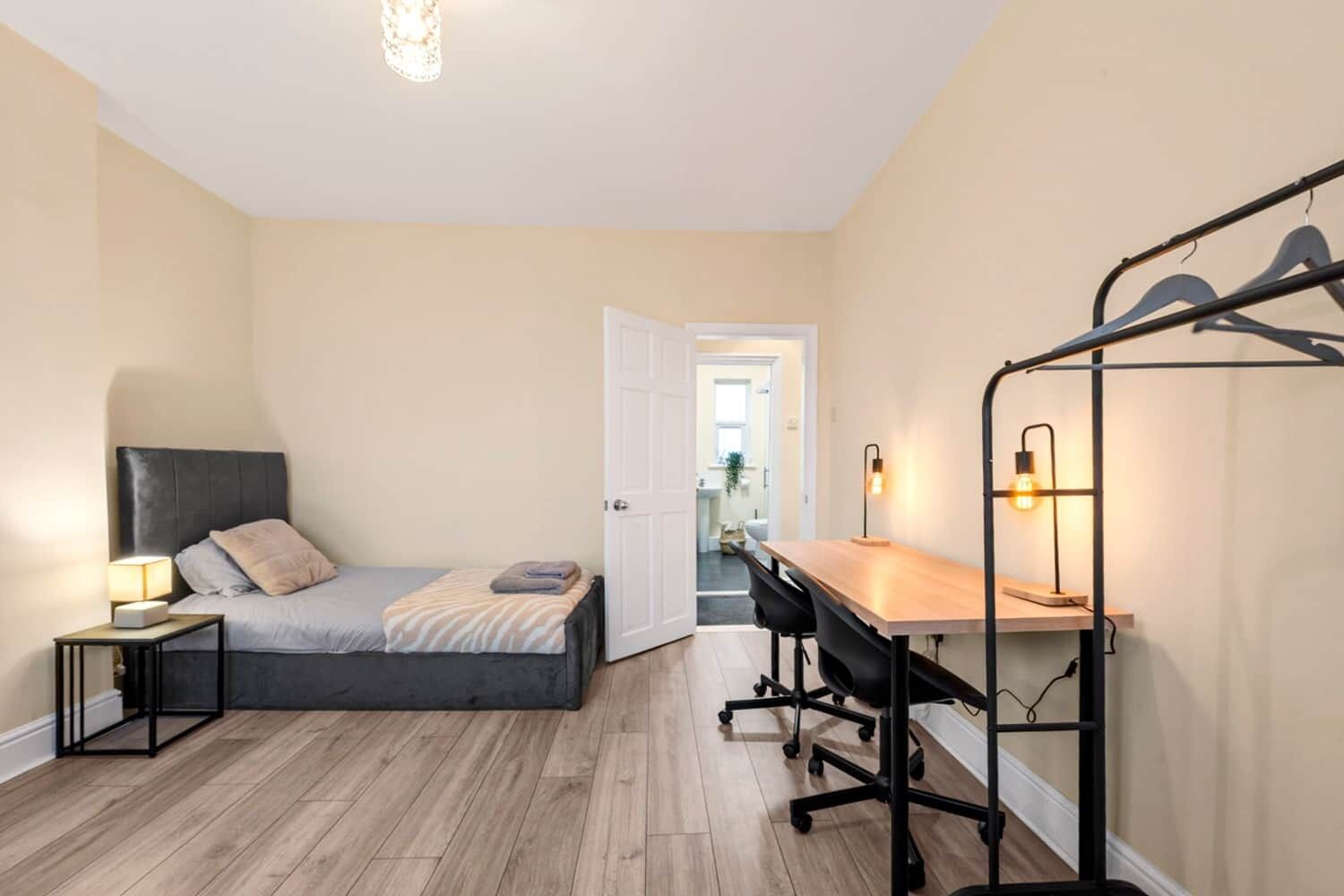 Strykejern/-brett, wi-fi (inkludert) og sengetøy