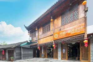 Exterior - Floral Hotel Furong Town Galaxy Heights Hotel(Wangcun Waterfall Store) (Yongshun)