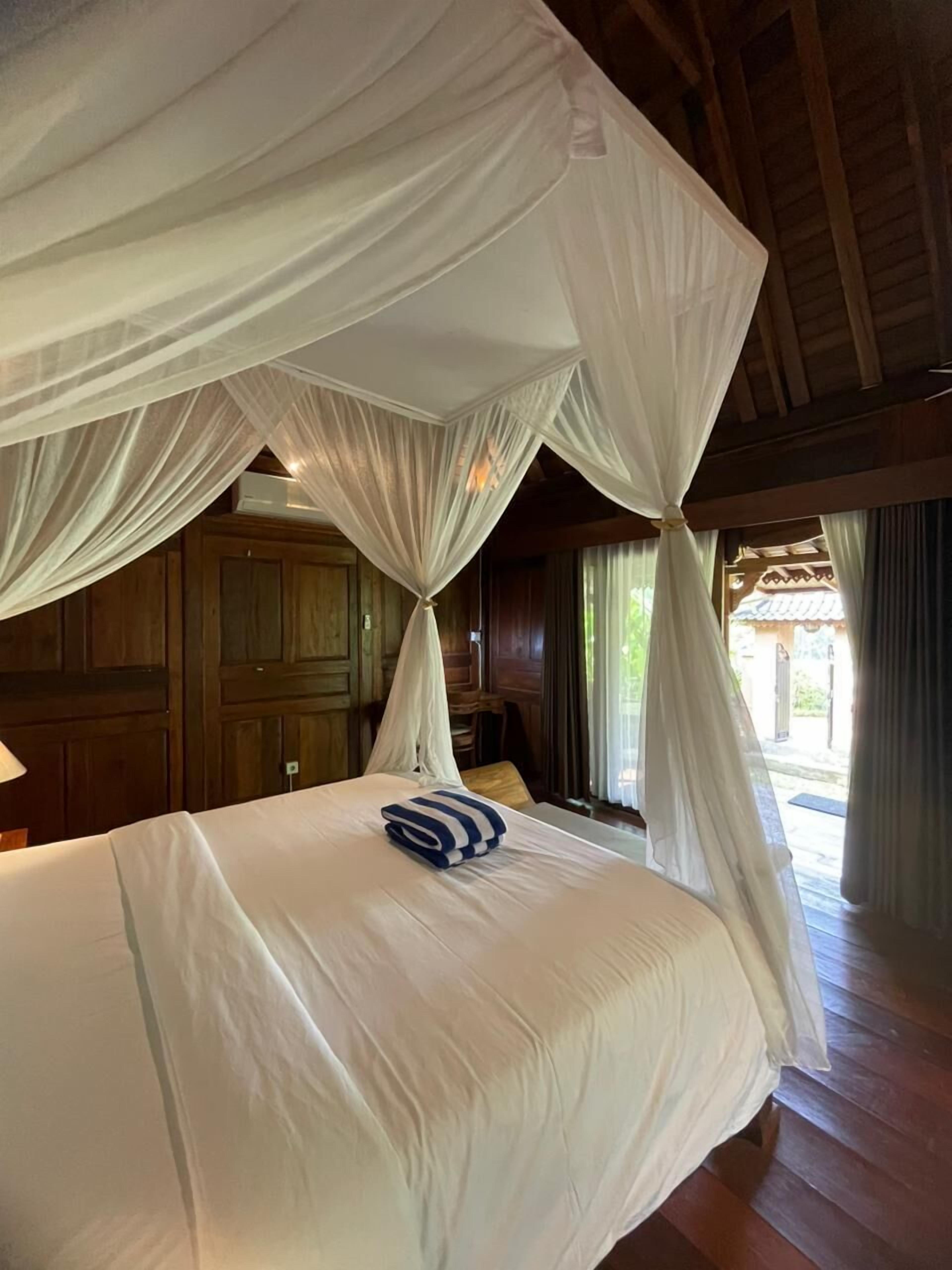 Villa, 1 Bedroom, Garden View | Desk, laptop workspace, free WiFi