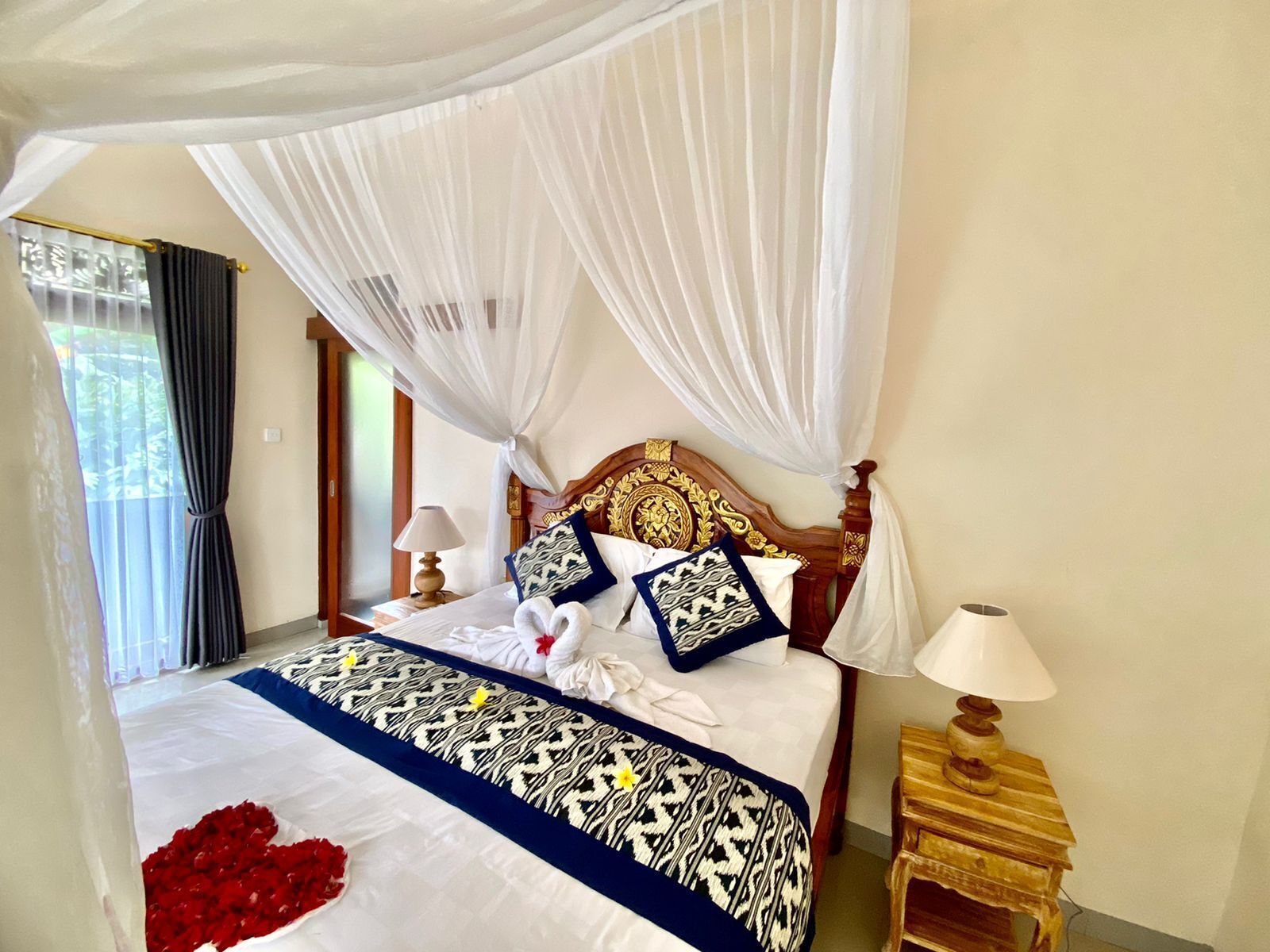 Luxury-Zimmer, 1 Schlafzimmer, eigener Pool, Poolblick | Schreibtisch, laptopgeeigneter Arbeitsplatz, schallisolierte Zimmer
