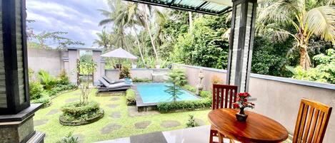 Villa luxueuse, 1 chambre, piscine privée, vue sur la piscine | Vue aérienne