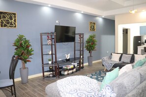 TV - Ochi Luxe Escape – Spacious Family Home Near Top Attractions (Ocho Rios)