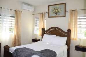 3 bedrooms, desk, iron/ironing board, free WiFi - Ochi Luxe Escape – Spacious Family Home Near Top Attractions (Ocho Rios)