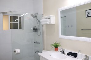 Shower, hair dryer, towels, soap - Ochi Luxe Escape – Spacious Family Home Near Top Attractions (Ocho Rios)