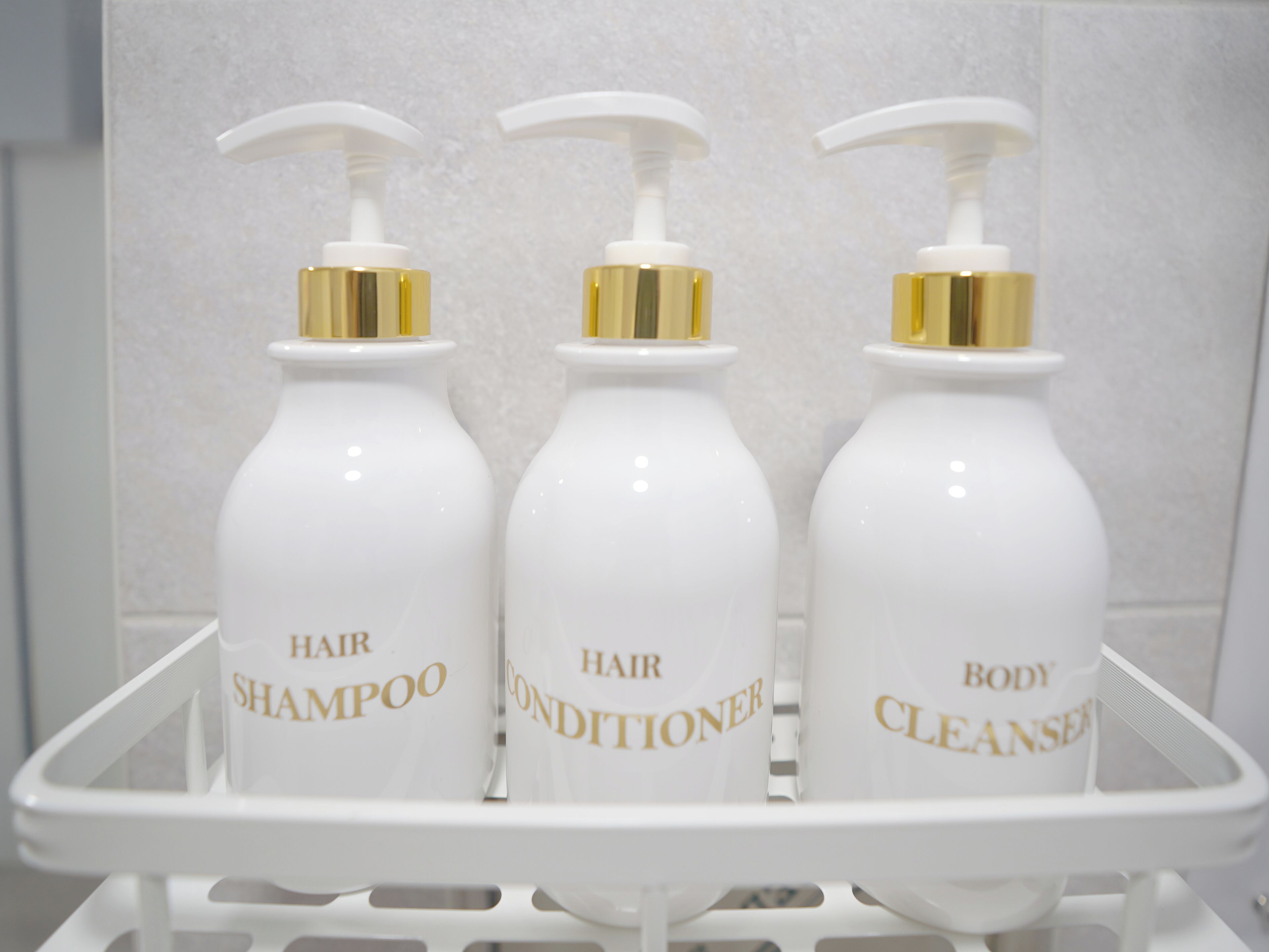 淋浴设施、吹风机、坐浴桶、毛巾