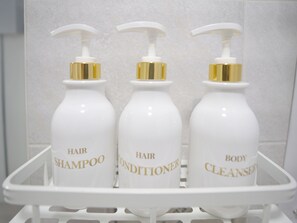 Shower, hair dryer, bidet, towels - Cozy 2Rooms Gwangalli Beach for Family & Couples (Busan)