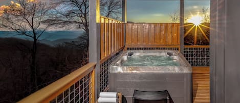 Outdoor spa tub