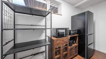 冰箱、微波炉、炉灶、厨具/餐具