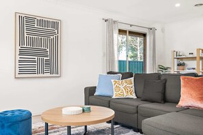 TV - Comfortable Family Stay in Caroline Springs (Caroline Springs)
