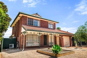 Exterior - Comfortable Family Stay in Caroline Springs (Caroline Springs)