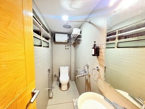 エグゼクティブ ダブルルーム | バスルーム | シャワー、バスアメニティ (無料)、タオル