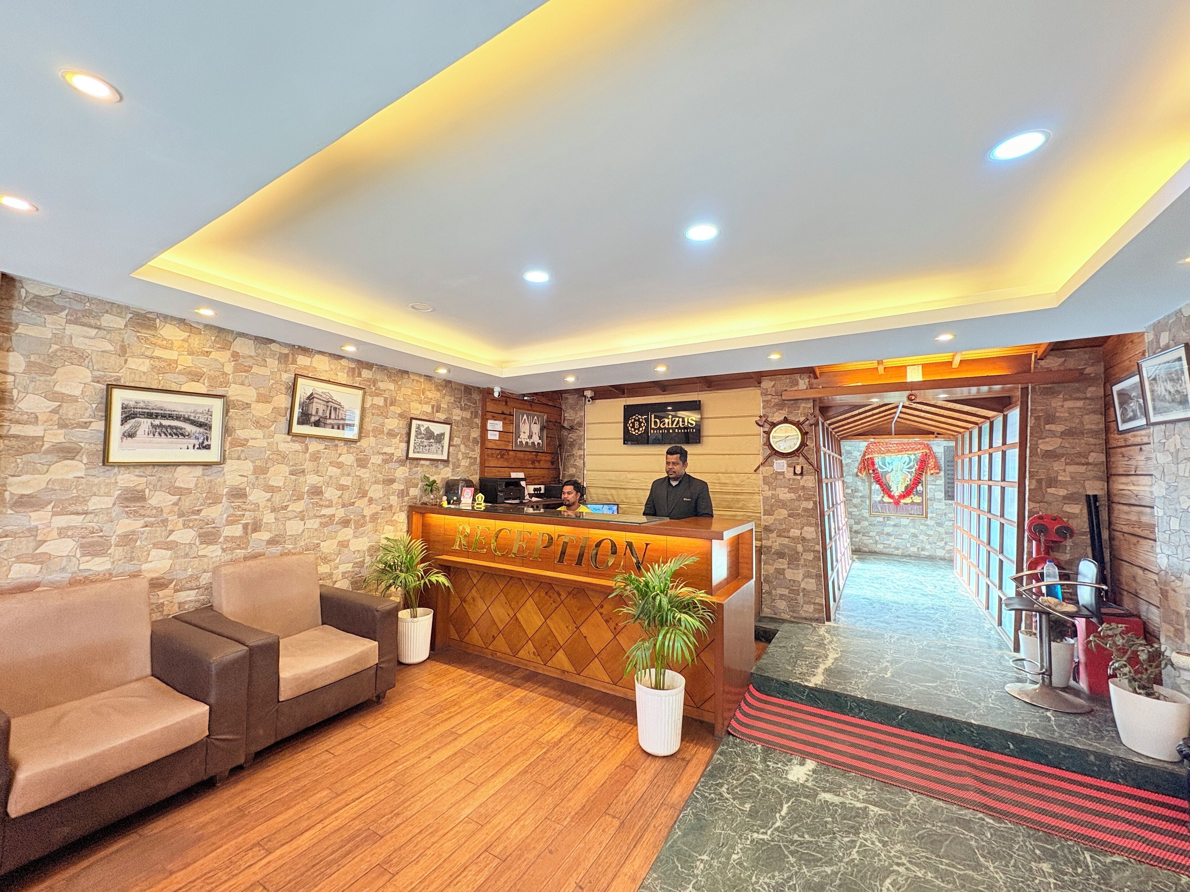 ฝ่ายต้อนรับ