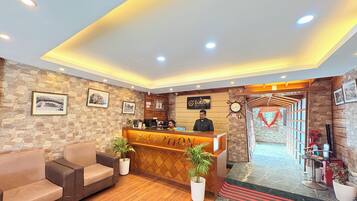 ฝ่ายต้อนรับ