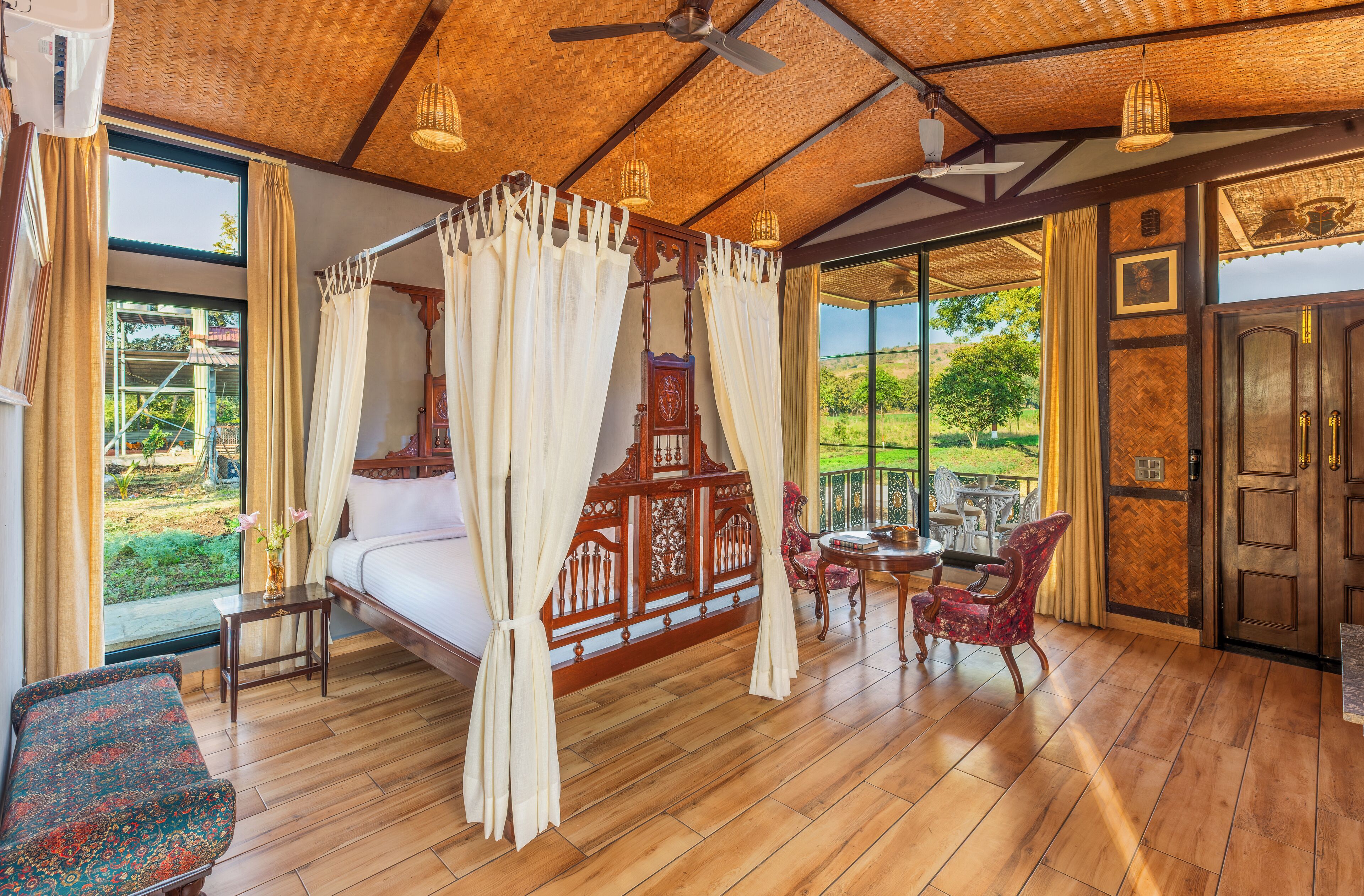 Luxury Room | Hypo-allergenic bedding, minibar, individually decorated