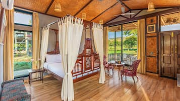 Luxury Room | Hypo-allergenic bedding, minibar, individually decorated