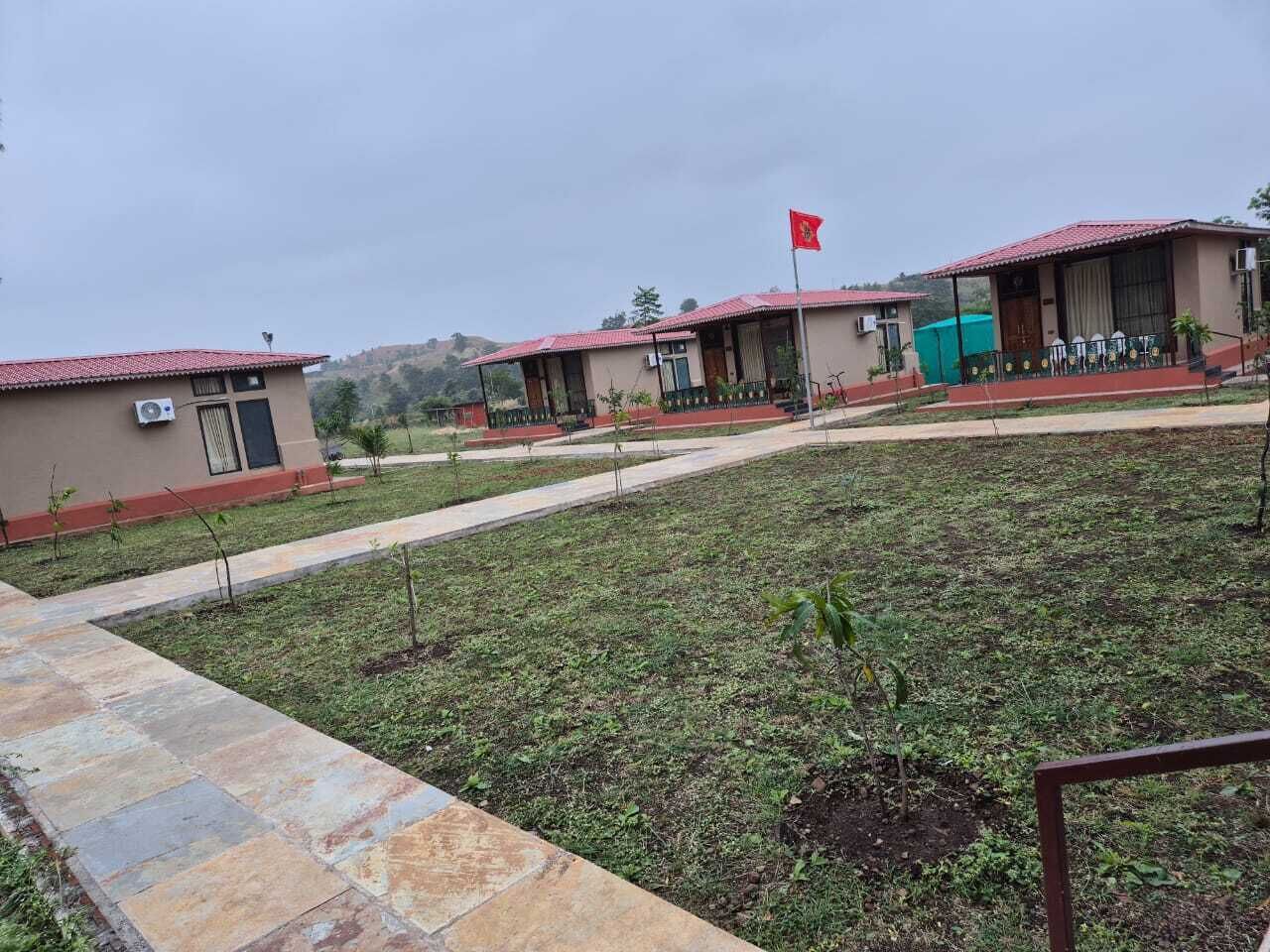 Cortinas blackout, tabla de planchar con plancha y wifi gratis 