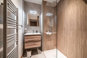 Hair dryer - CHALET PASCAL C03: New 3 bedrooms + cabin for 6 people (MORZINE)