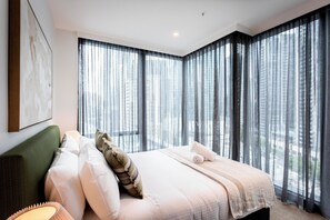 2 habitaciones, escritorio, tabla de planchar con plancha y wifi gratis 