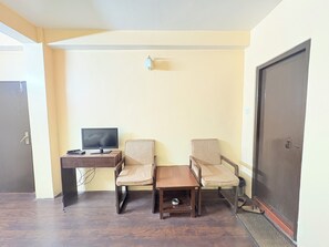 Classic Triple Room | Desk, free WiFi - Hotel Oak Ridge Retreat Gangtok (Gangtok)