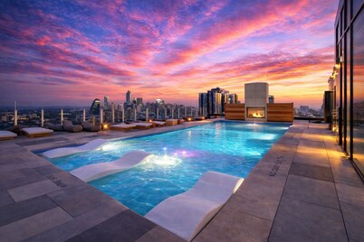 Skyline Views Rooftop Infinity Pool Rainey St
