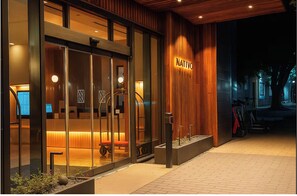 Exterior - Skyline Views Rooftop Infinity Pool Rainey St (Austin)