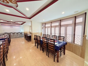 Restaurant - Hotel Gangtok Heritage Inn by Baizus (Gangtok)