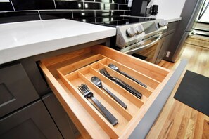 Micro-ondes, four, plaque de cuisson, lave-vaisselle