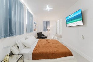 4 bedrooms, iron/ironing board, WiFi, bed sheets - Miami Shores Entertainment Haven Sleeps 14 (Miami)