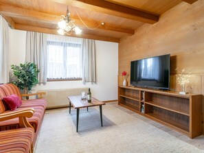 TV - Family Apartment with Garden in Westendorf (Westendorf)