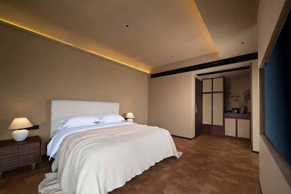 Standard-Doppelzimmer, Bergblick | Schreibtisch, laptopgeeigneter Arbeitsplatz, Verdunkelungsvorhänge