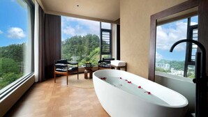 A modern bathroom with a freestanding bathtub, large windows, and a view of a forested area. - Fenghuang Border Town Mountain Homestay (Xiangxi)