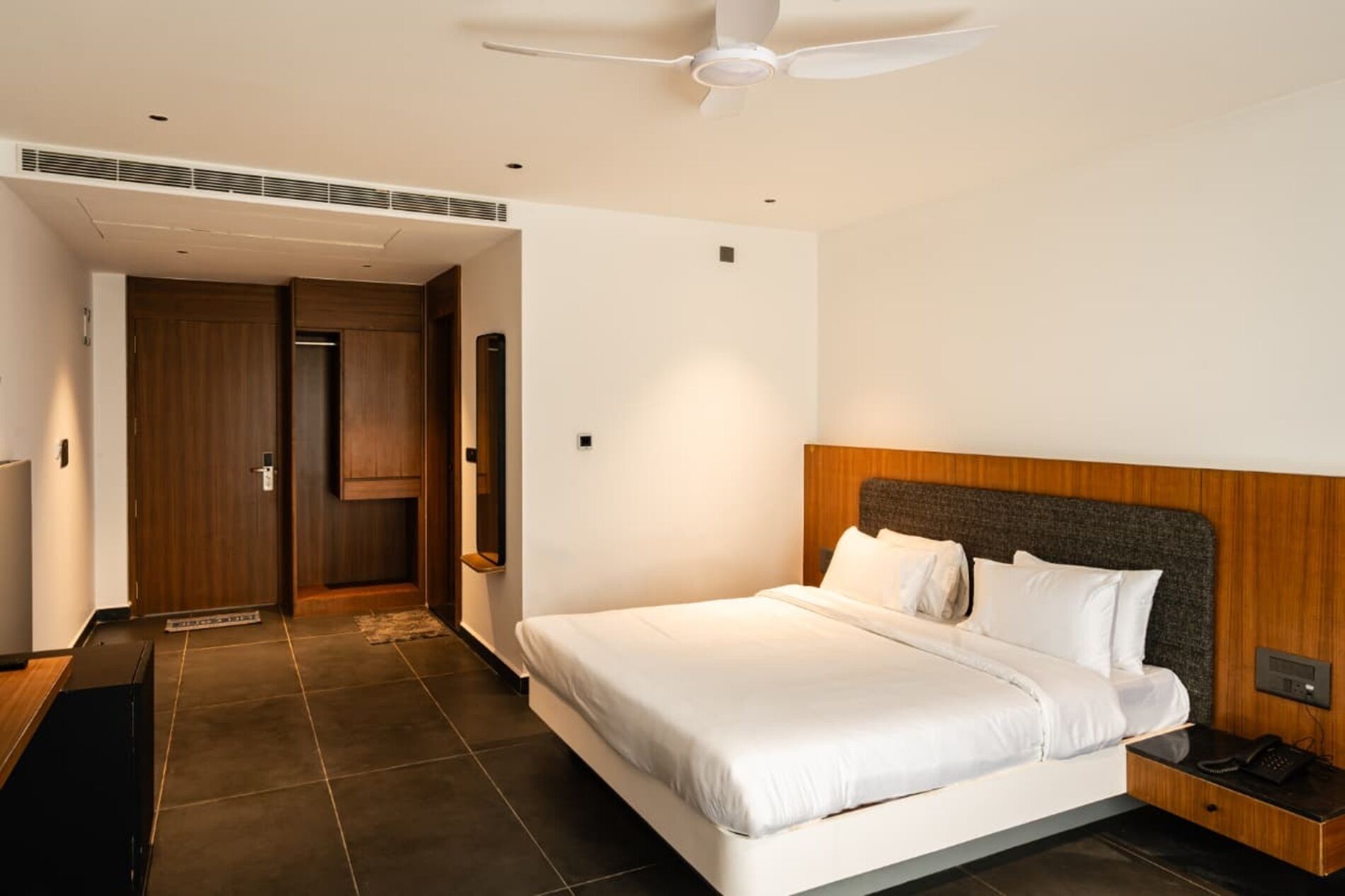 Deluxe Double Room | Premium bedding, desk, soundproofing, free WiFi
